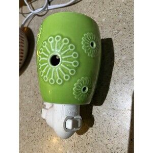 Scentsy wall plug in warmer burner green flowers ceramic